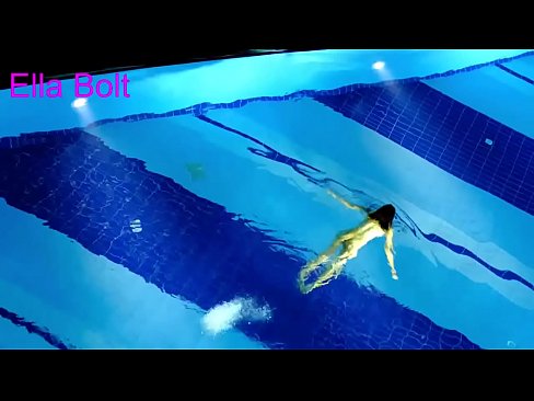 ❤️ मी पाहणे थांबवू शकत नाही, तरुण गोरा ELLA BOLT रिसॉर्ट पूलमध्ये नग्न पोहताना पकडला गेला ❤️❌  आमच्याकडे mr.pornpictureshq.ru ❤